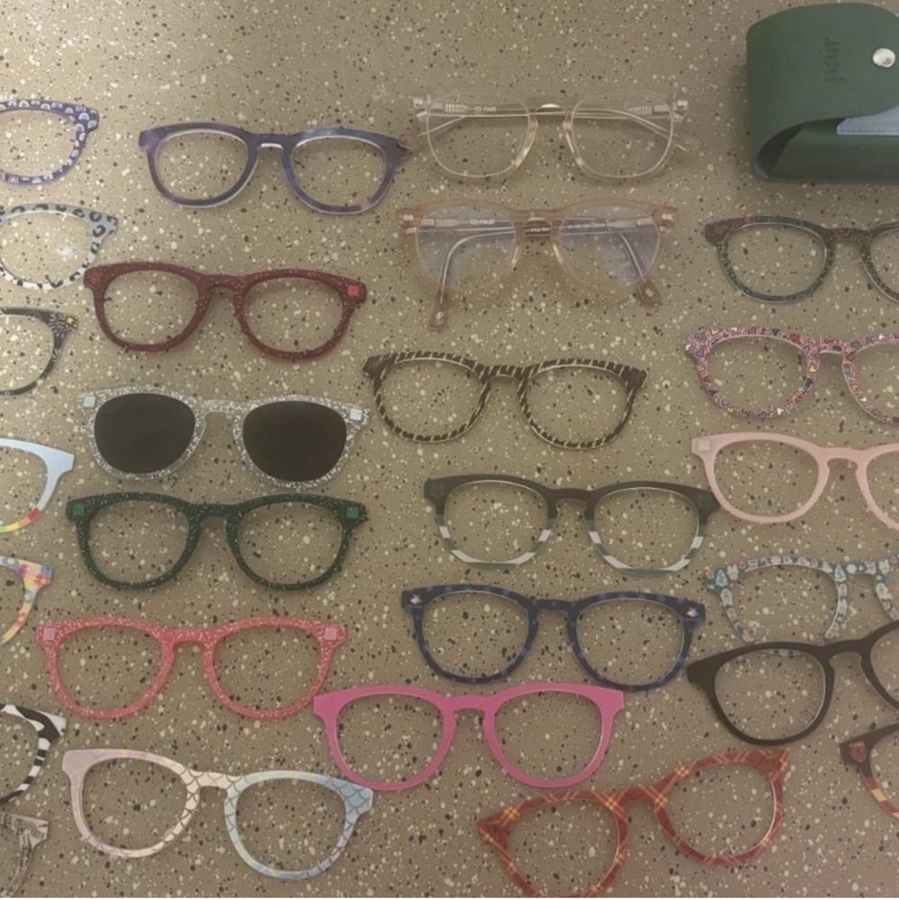 Pair eyewear Serra- kids- 2 glasses and 24 toppers